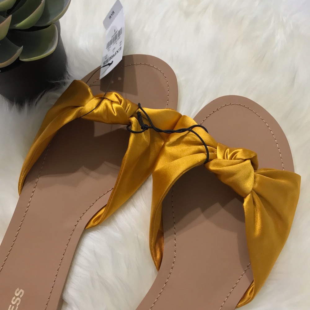 Express Size 9 Slippers - Picture 2 of 3